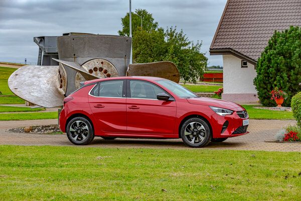 Opel Corsa Electric 51 kWh (2023) price and specifications - EV